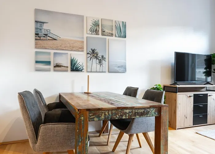 Cozy Apartment Steps Away From Subway Station